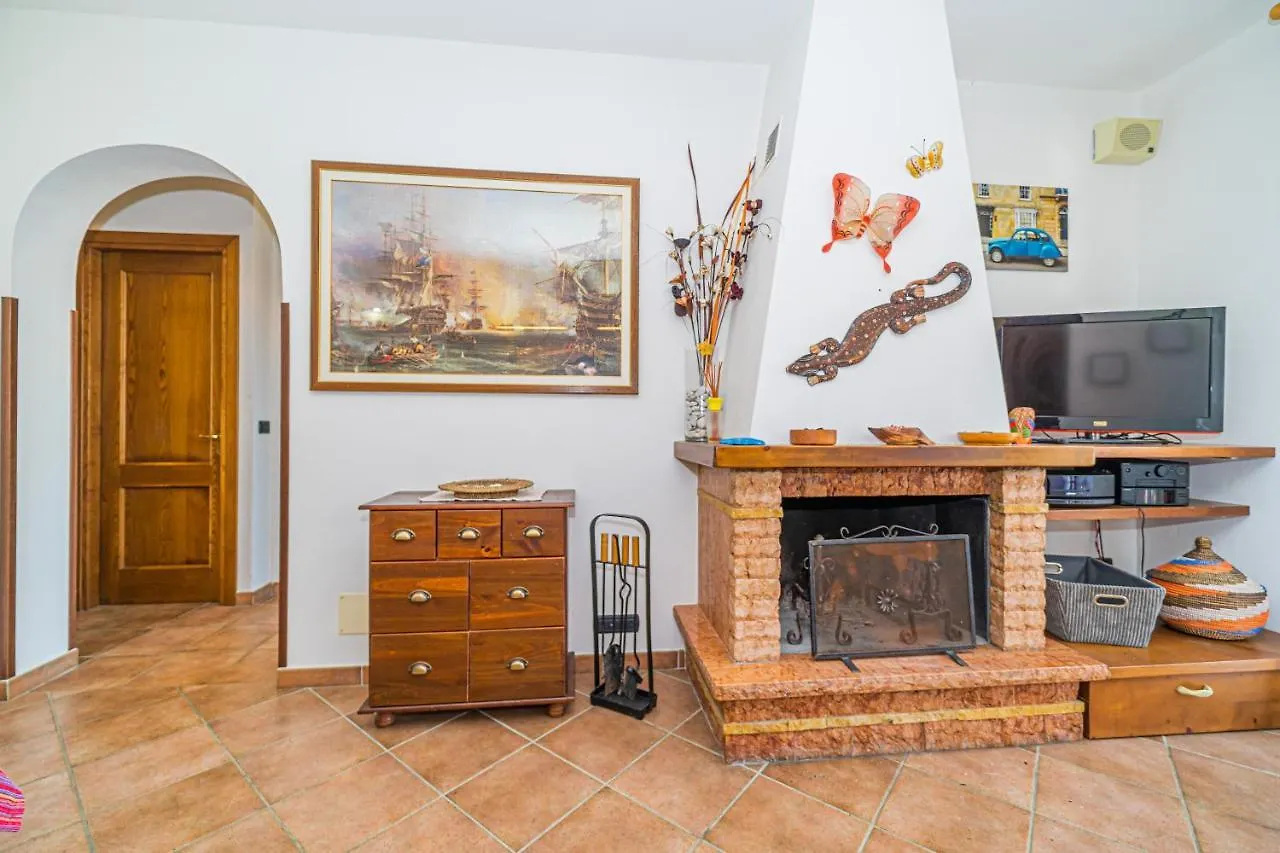 Master Apartment In Villa 6 To 8 Persons With Large Private Garden كابوليفيري 0*,  إيطاليا